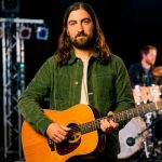 De Granjero en Vermont a Estrella Global: El Fenómeno Noah Kahan